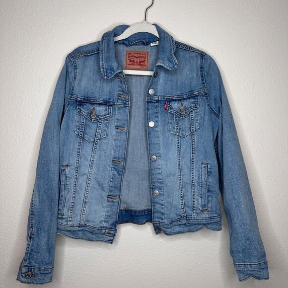 Levi's Women's Original Trucker Jacket, Light Wash (Jeanie), Size Large - Picture 2 of 10